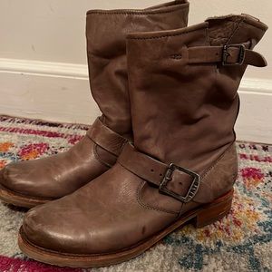 Frye Veronica brown slouchy leather ankle boots size 7